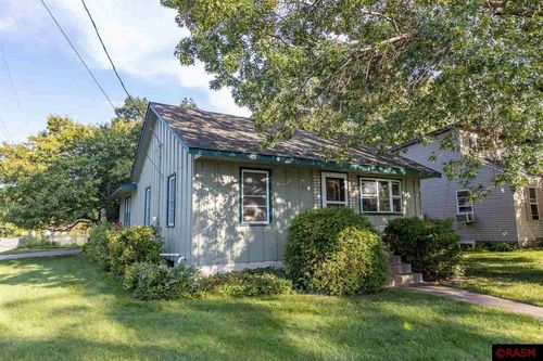 694 4th Ave, Newport, MN, 55055-1323 | Card Image