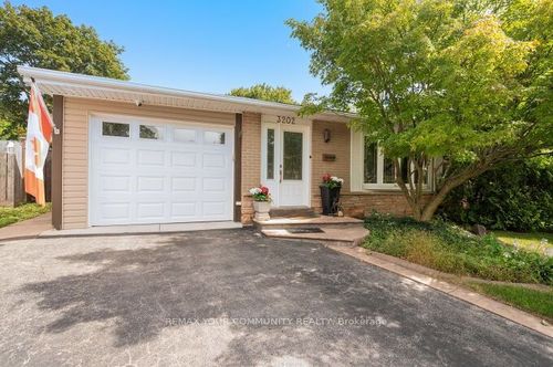 3202 Centennial Dr, Burlington, ON, L7M1C2 | Card Image