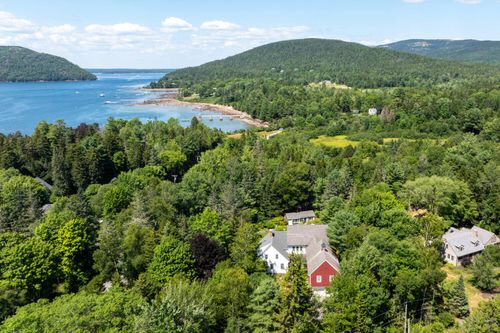 77 Manchester Rd, Northeast Harbor, ME, 04662 | Card Image