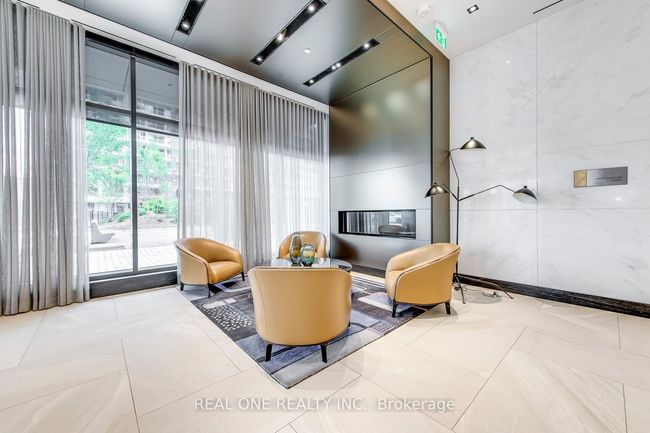 818 - 1 Edgewater Dr, Condo with 2 bedrooms, 3 bathrooms and null parking in Toronto ON | Image 4