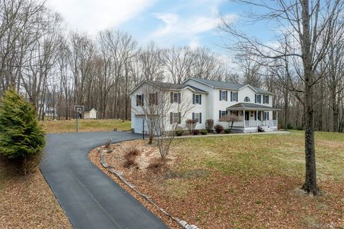 281 Lake Shore Dr, Pine Bush, NY, 12566-7358 | Card Image