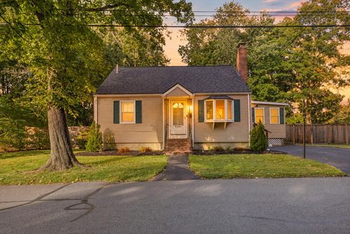 17 Cogswell Ave, Beverly, MA, 01915-1501 | Card Image