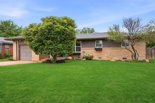 319 Cameron Dr, Altus, OK, 73521-2110 | Card Image