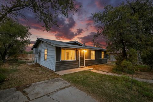 315 E Bexar St, Crystal City, TX, 78839-2212 | Card Image