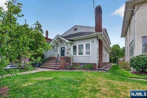 29 Temple Pl, Passaic, NJ, 07055-5631 | Card Image