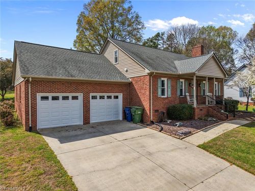 418 Wildwood Ln, Graham, NC, 27253-4327 | Card Image