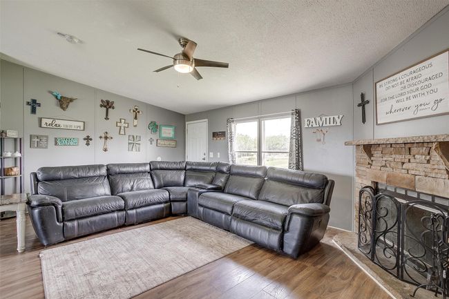 2909 Berry Patch Ln, House other with 3 bedrooms, 2 bathrooms and null parking in Joshua TX | Image 7