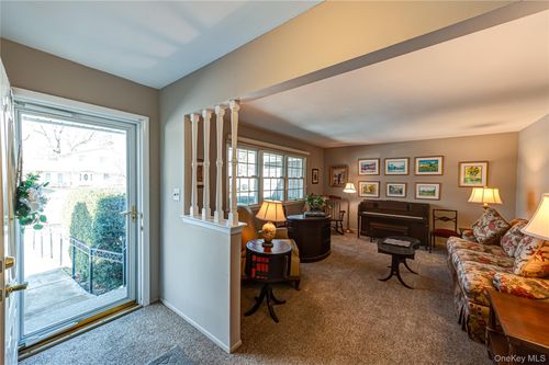 16 Landview Dr, Kings Park, NY, 11754-2827 | Card Image