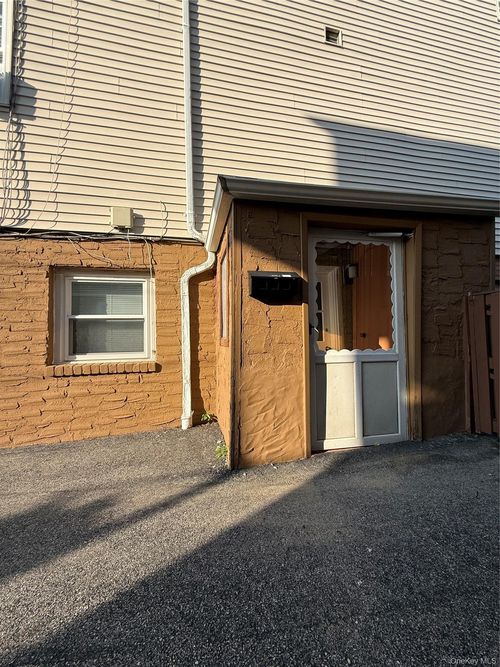 34 Troy Ln, Yonkers, NY, 10701-5926 | Card Image