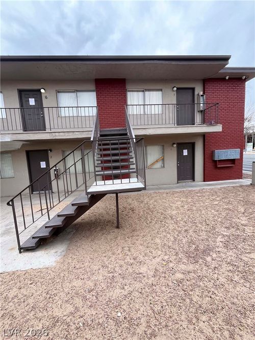 2-1121 E Desert Inn Road, Las Vegas, NV, 89109 | Card Image