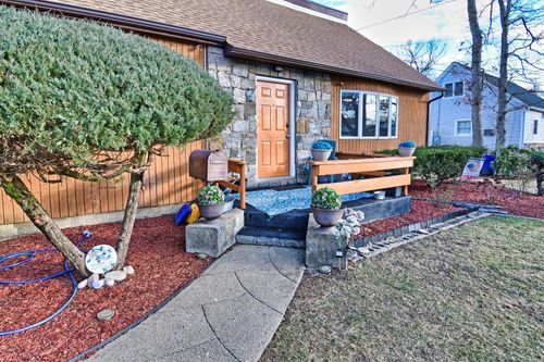 467 Carlls Path Path, Babylon, NY, 11729 | Card Image