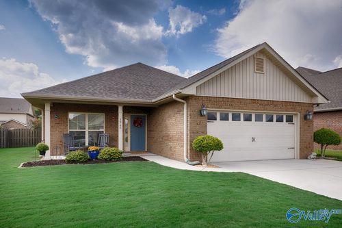 2960 Magnolia Park Dr Se, Owens Cross Roads, AL, 35763-8549 | Card Image