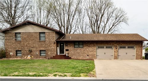 805 N Oakwood St, Effingham, IL, 62401-3241 | Card Image