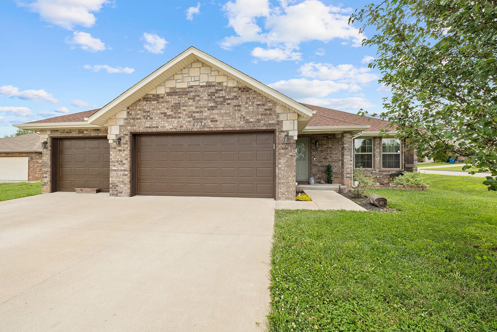 Vicksburg Battle Ct, Brookline, MO 65619