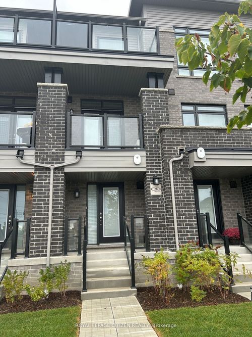 28 Esquire Way, Whitby, ON, L1R0B8 | Card Image