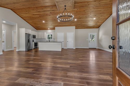 918 Columbia Hwy, Hohenwald, TN, 38462-2407 | Card Image