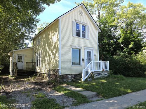 18 Stanton St, Oxford, MI, 48371-4969 | Card Image