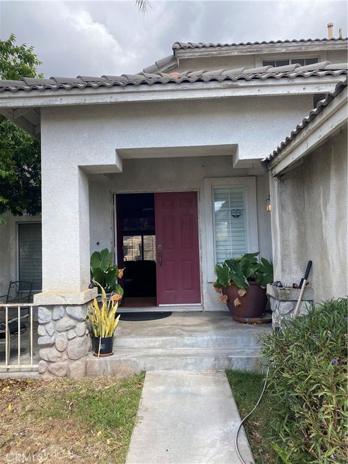 2884 W Buena Vista Dr, Rialto, CA, 92377-3496 | Card Image