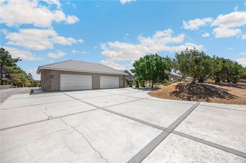 8277 Macron St, Oak Hills, CA, 92344-0837 | Card Image