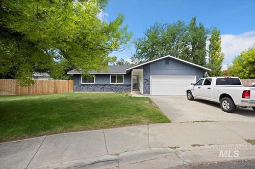 551 Park Meadows Cir, Twin Falls, ID, 83301-3215 | Card Image
