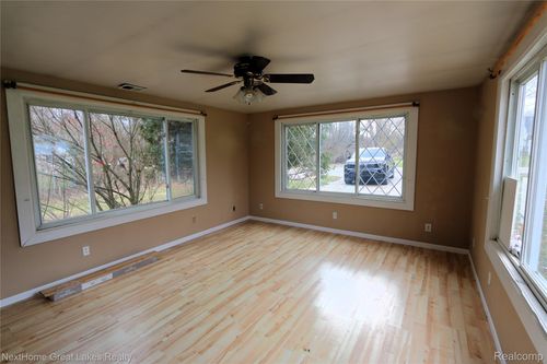 6259 Mercury Ave, Burton, MI, 48509-2365 | Card Image