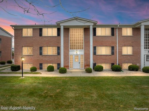 g1-8251 Denwood Dr, Sterling Heights, MI, 48312-5961 | Card Image