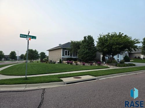 8200 E Willow Wood St, Sioux Falls, SD, 57110-7635 | Card Image