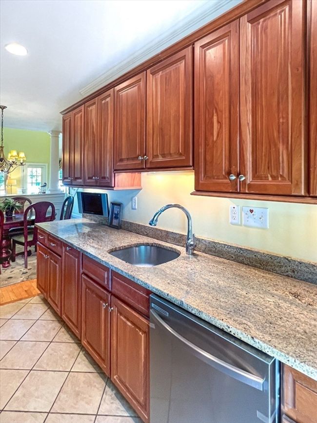 3 - 3 Lowell Dr, Condo with 2 bedrooms, 3 bathrooms and 2 parking in Hopkinton MA | Image 8
