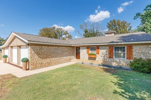 142 Lake Shore Dr, Horseshoe Bay, TX, 78657-7126 | Card Image