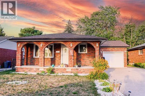 2732 Armstrong Ave, Windsor, ON, N8T2G4 | Card Image