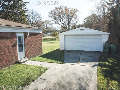 28979 Bock St, Garden City, MI, 48135-2806 | Card Image