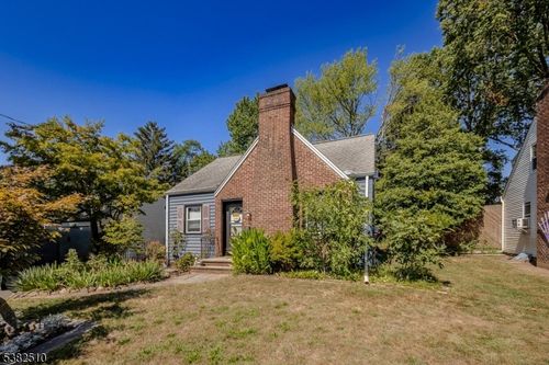 520 Ayres Ave, North Plainfield, NJ, 07063-1805 | Card Image