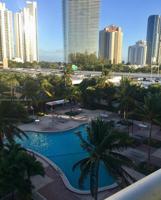 APT-510 - 19380 Collins Ave, Condo with 1 bedrooms, 2 bathrooms and null parking in Sunny Isles Beach FL | Image 10