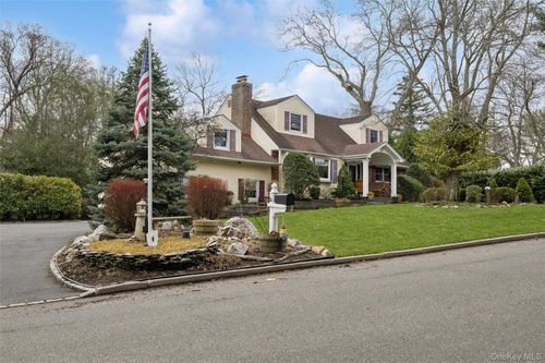 4 University Dr, East Setauket, NY, 11733-1123 | Card Image