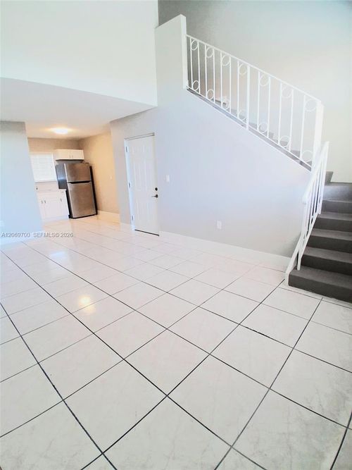 201-2770 W 60th Pl, Hialeah, FL, 33016-5900 | Card Image