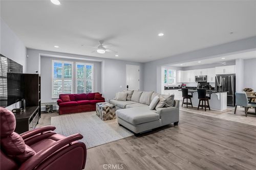 2151 Atlantic Ave, Long Beach, CA, 90802-5202 | Card Image