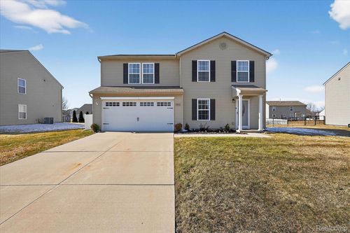 3073 Misty Creek Dr, Swartz Creek, MI, 48473-8628 | Card Image