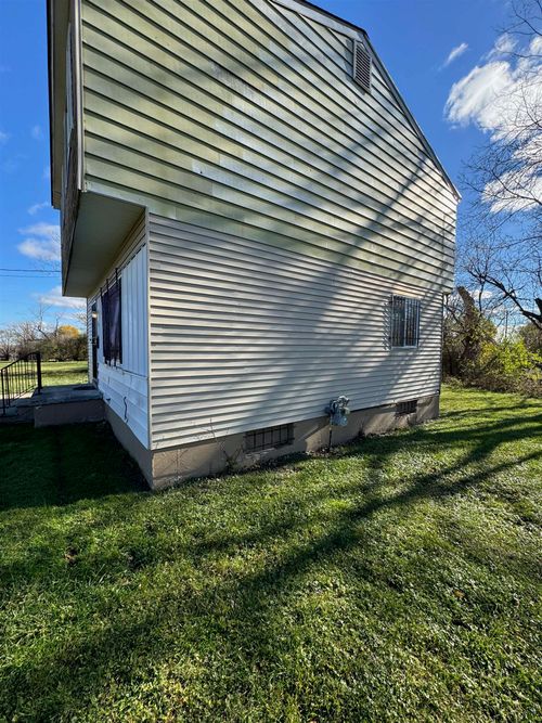 746 Damon St, Flint, MI, 48505-3919 | Card Image