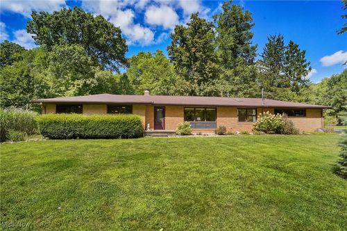 4555 Ranchwood Rd, Akron, OH, 44333-1306 | Card Image