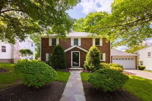 61 Woodlawn Dr, Chestnut Hill, MA, 02467-1036 | Card Image