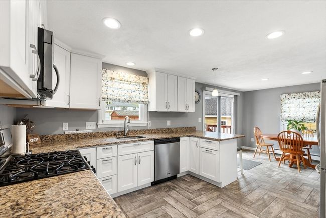 15 Gilbert St, House other with 3 bedrooms, 3 bathrooms and 3 parking in Waltham MA | Image 4