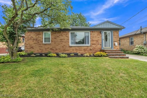 520 Nancy Dr, Berea, OH, 44017-1621 | Card Image