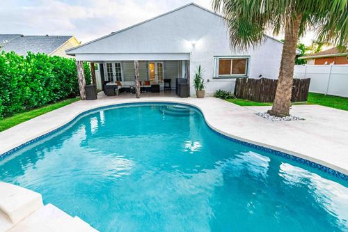 8111 Cedar Hollow Ln, Boca Raton, FL, 33433-6807 | Card Image