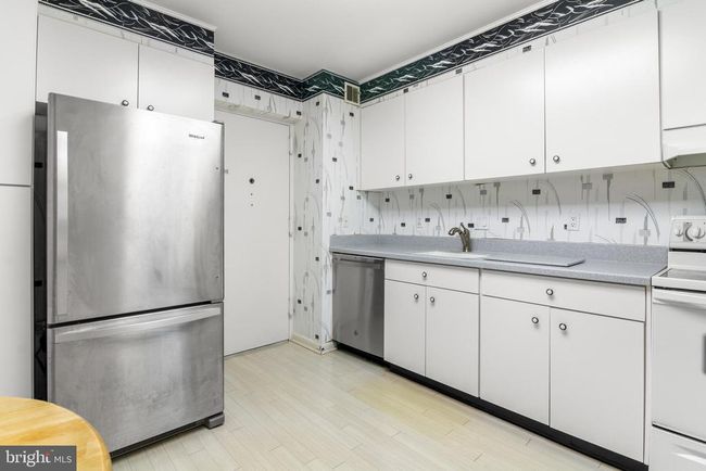 APT-401 - 7 Slade Ave, Condo with 3 bedrooms, 2 bathrooms and null parking in Baltimore MD | Image 13