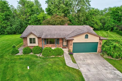6247 King Arthur Ct, Swartz Creek, MI, 48473-8818 | Card Image