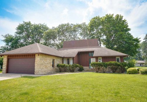 223 8th St, Prairie Du Sac, WI, 53578-1305 | Card Image