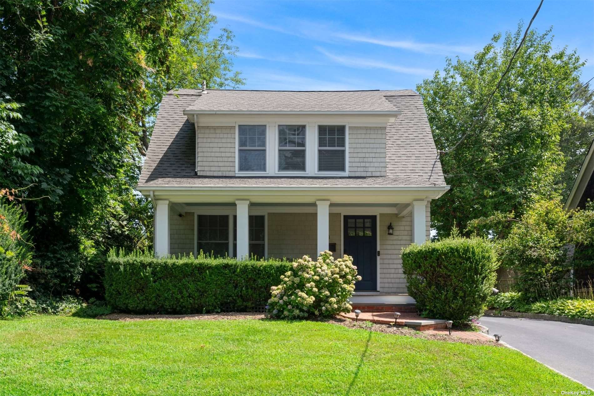 Irwin Pl, Huntington, NY 11743