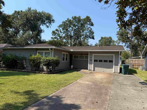 895 Peyton Dr, Beaumont, TX, 77706-6129 | Card Image