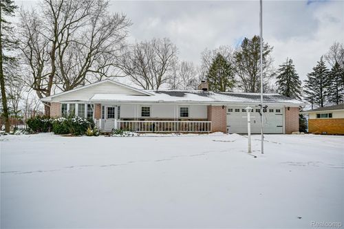 3820 Hi Villa Dr, Lake Orion, MI, 48360-2461 | Card Image