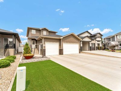 594 Somerside View Se, House detached with 3 bedrooms, 2 bathrooms and 6 parking in Medicine Hat AB | Image 2